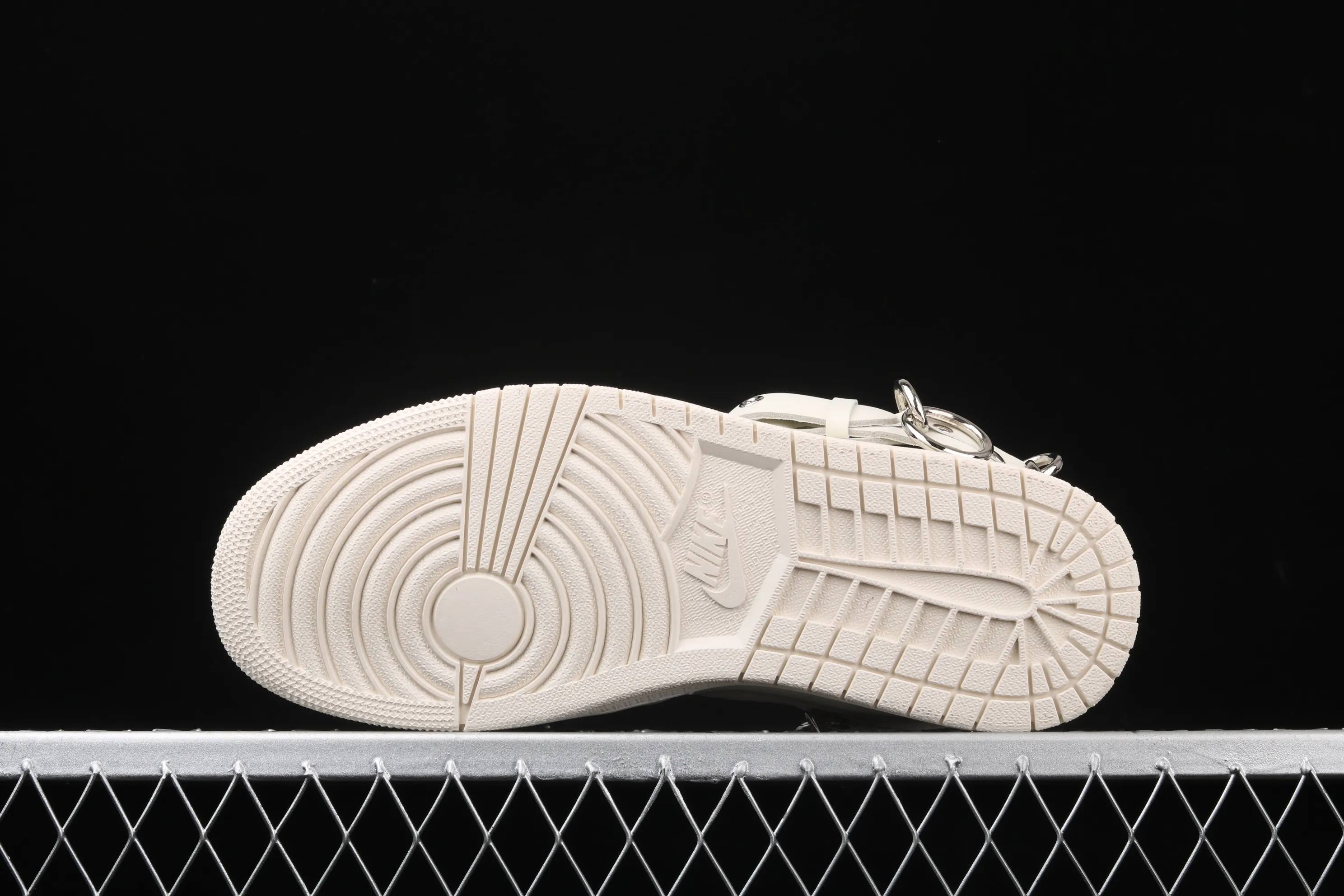 All categories Air Jordan Jordan series basketball shoes Air Jordan 1 High Comme Des Garcons Homme Plus x Air Jordan 1 High "CDG White" AJ1 Joe 1 retro classic high-top versatile cultural basketball shoes CN5738-100